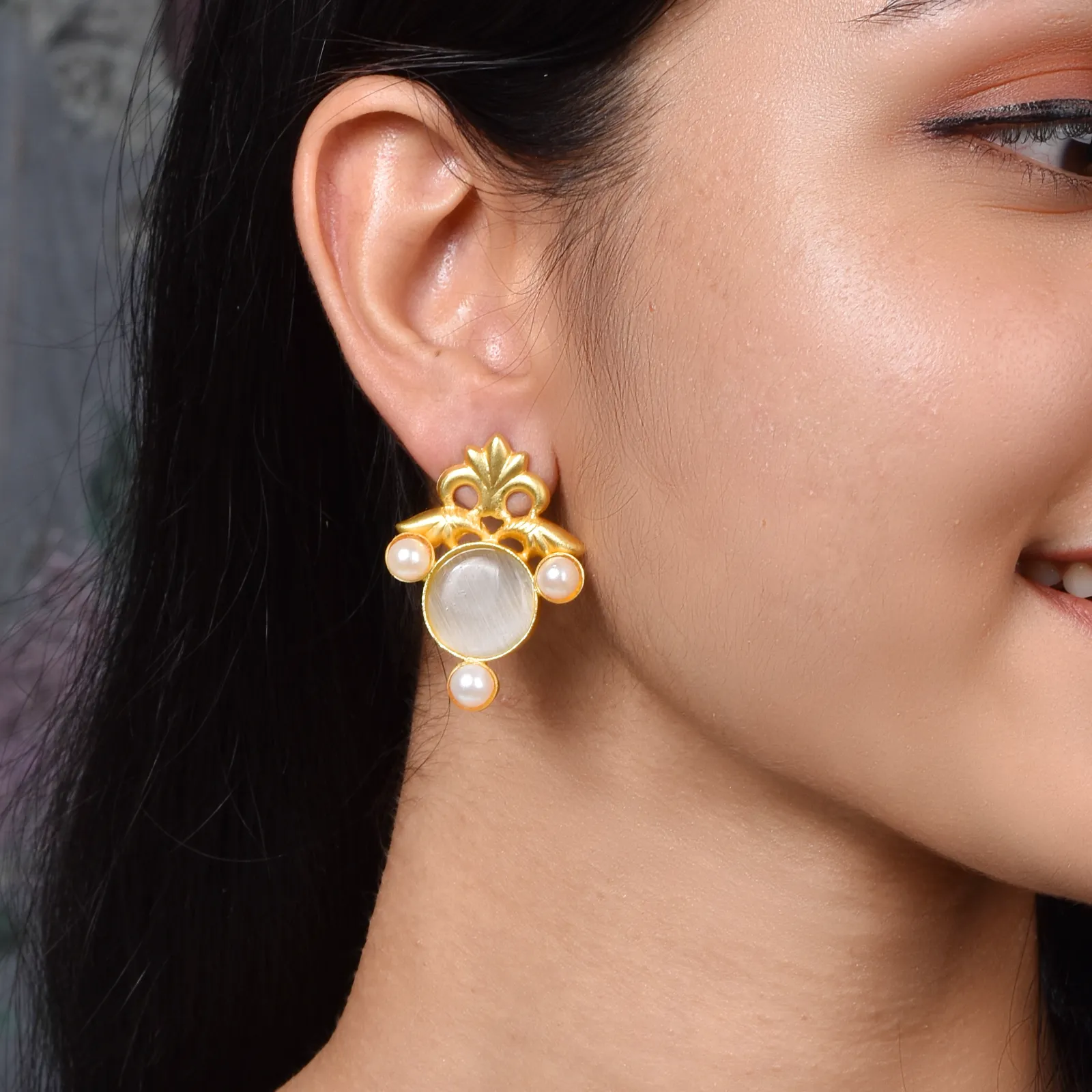 Raya Matte Gold Studs