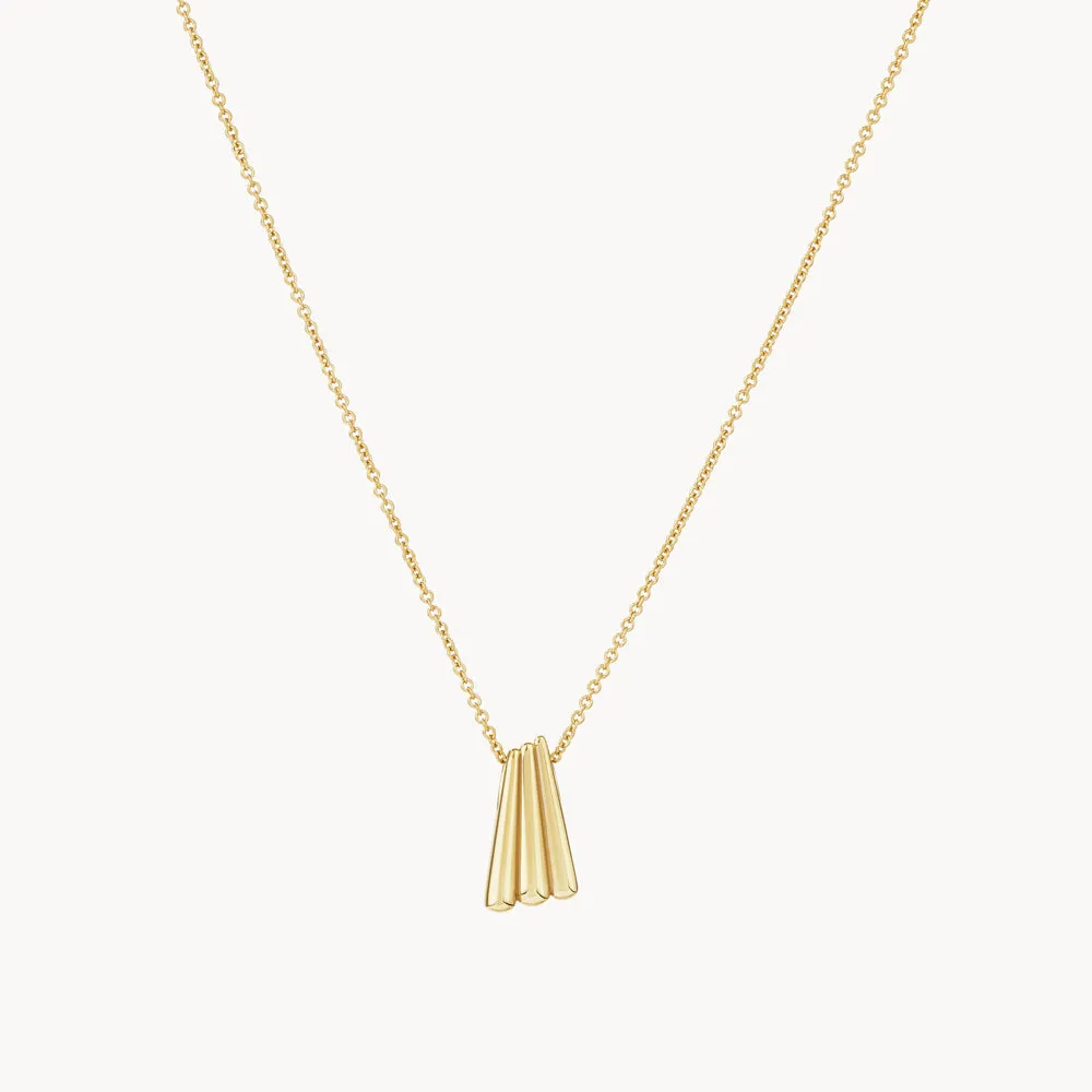 Ribbed Fan Pendant Necklace in Gold